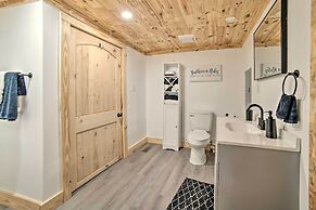 'creekside Ranch' w/ Porch ~ 2 Mi to Pkwy