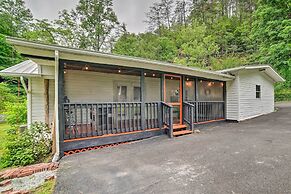 'creekside Ranch' w/ Porch ~ 2 Mi to Pkwy