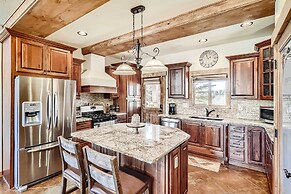 Idyllic Florissant Cabin w/ Patio & Hot Tub!