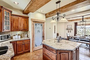 Idyllic Florissant Cabin w/ Patio & Hot Tub!