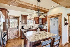 Idyllic Florissant Cabin w/ Patio & Hot Tub!