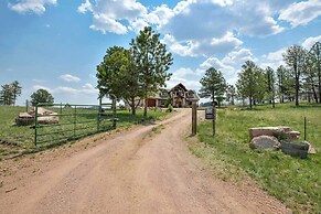 Idyllic Florissant Cabin w/ Patio & Hot Tub!