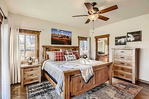 Idyllic Florissant Cabin w/ Patio & Hot Tub!