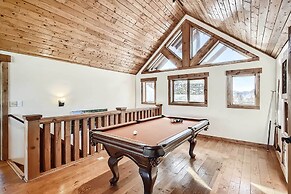 Idyllic Florissant Cabin w/ Patio & Hot Tub!