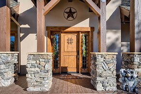 Idyllic Florissant Cabin w/ Patio & Hot Tub!