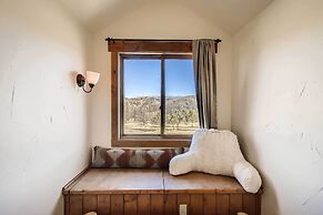 Idyllic Florissant Cabin w/ Patio & Hot Tub!