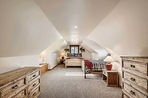 Idyllic Florissant Cabin w/ Patio & Hot Tub!