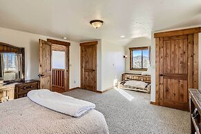 Idyllic Florissant Cabin w/ Patio & Hot Tub!