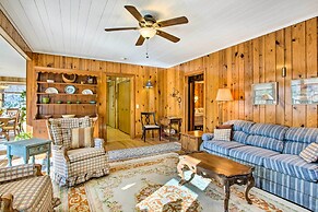 Dog-friendly Hendersonville Cabin: Deck & Views