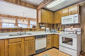 Dog-friendly Hendersonville Cabin: Deck & Views