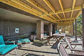 Dog-friendly Hendersonville Cabin: Deck & Views