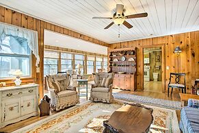 Dog-friendly Hendersonville Cabin: Deck & Views