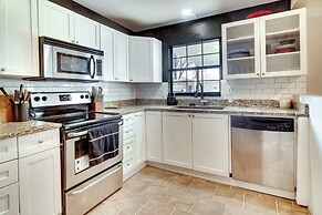 Updated Buffalo Springs House on the Lake!