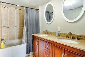 Updated Buffalo Springs House on the Lake!