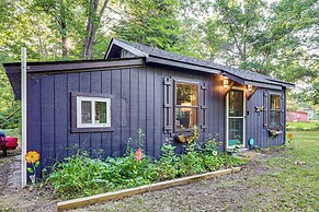 Bright Gladwin Cottage w/ Deck & Kayaks!
