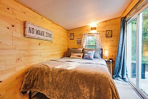 Bright Gladwin Cottage w/ Deck & Kayaks!