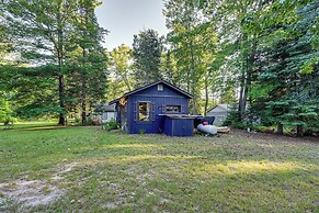 Bright Gladwin Cottage w/ Deck & Kayaks!