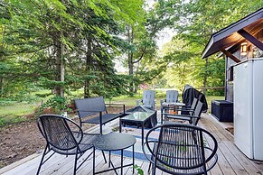 Bright Gladwin Cottage w/ Deck & Kayaks!