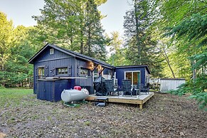 Bright Gladwin Cottage w/ Deck & Kayaks!