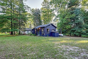 Bright Gladwin Cottage w/ Deck & Kayaks!