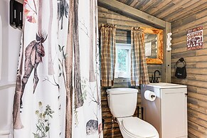 Bright Gladwin Cottage w/ Deck & Kayaks!