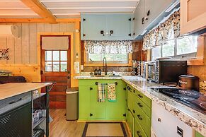 Bright Gladwin Cottage w/ Deck & Kayaks!