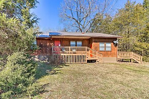Walk to White River: Home w/ Deck in Flippin!