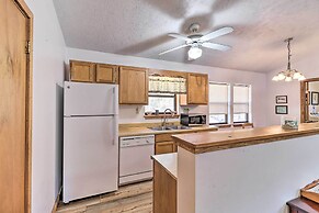 Walk to White River: Home w/ Deck in Flippin!