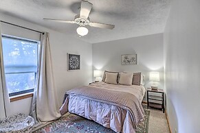 Walk to White River: Home w/ Deck in Flippin!
