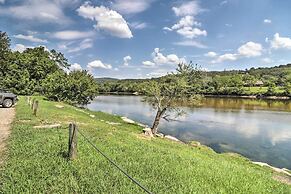 Walk to White River: Home w/ Deck in Flippin!