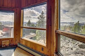 Panoramic Mountain-view Retreat w/ Hot Tub + Deck!