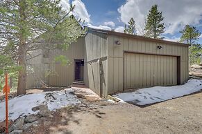 Panoramic Mountain-view Retreat w/ Hot Tub + Deck!