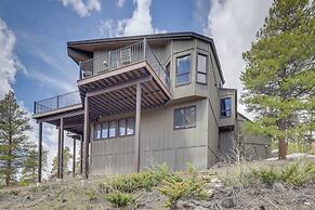 Panoramic Mountain-view Retreat w/ Hot Tub + Deck!