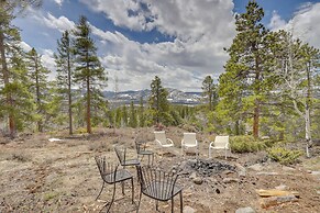 Panoramic Mountain-view Retreat w/ Hot Tub + Deck!