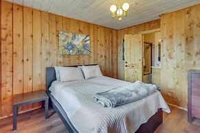 Panoramic Mountain-view Retreat w/ Hot Tub + Deck!