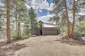 Panoramic Mountain-view Retreat w/ Hot Tub + Deck!