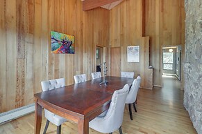 Panoramic Mountain-view Retreat w/ Hot Tub + Deck!