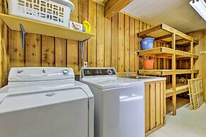 Panoramic Mountain-view Retreat w/ Hot Tub + Deck!