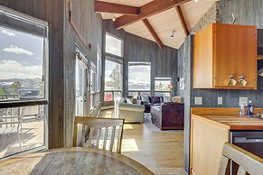 Panoramic Mountain-view Retreat w/ Hot Tub + Deck!
