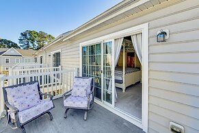 2 Mi to Beach: Townhome w/ Breezy Balcony!