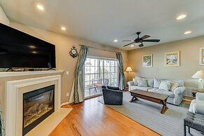 2 Mi to Beach: Townhome w/ Breezy Balcony!