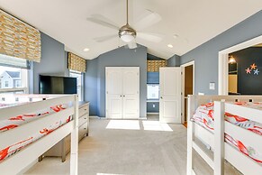 2 Mi to Beach: Townhome w/ Breezy Balcony!