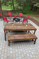 Woodland Retreat: Near Trails, Golf & Wineries!