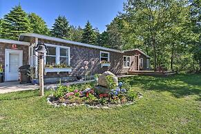 Woodland Retreat: Near Trails, Golf & Wineries!