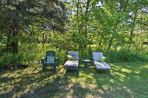 Woodland Retreat: Near Trails, Golf & Wineries!