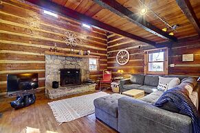 Cozy Log Cabin: 6 Mi to Great Smoky Mtns NP!