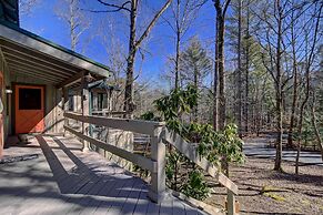 Cozy Log Cabin: 6 Mi to Great Smoky Mtns NP!