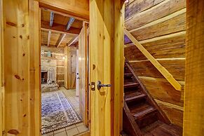 Cozy Log Cabin: 6 Mi to Great Smoky Mtns NP!