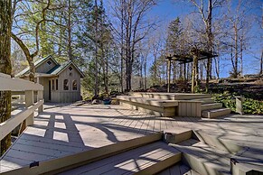Cozy Log Cabin: 6 Mi to Great Smoky Mtns NP!