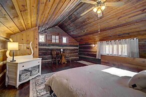 Cozy Log Cabin: 6 Mi to Great Smoky Mtns NP!